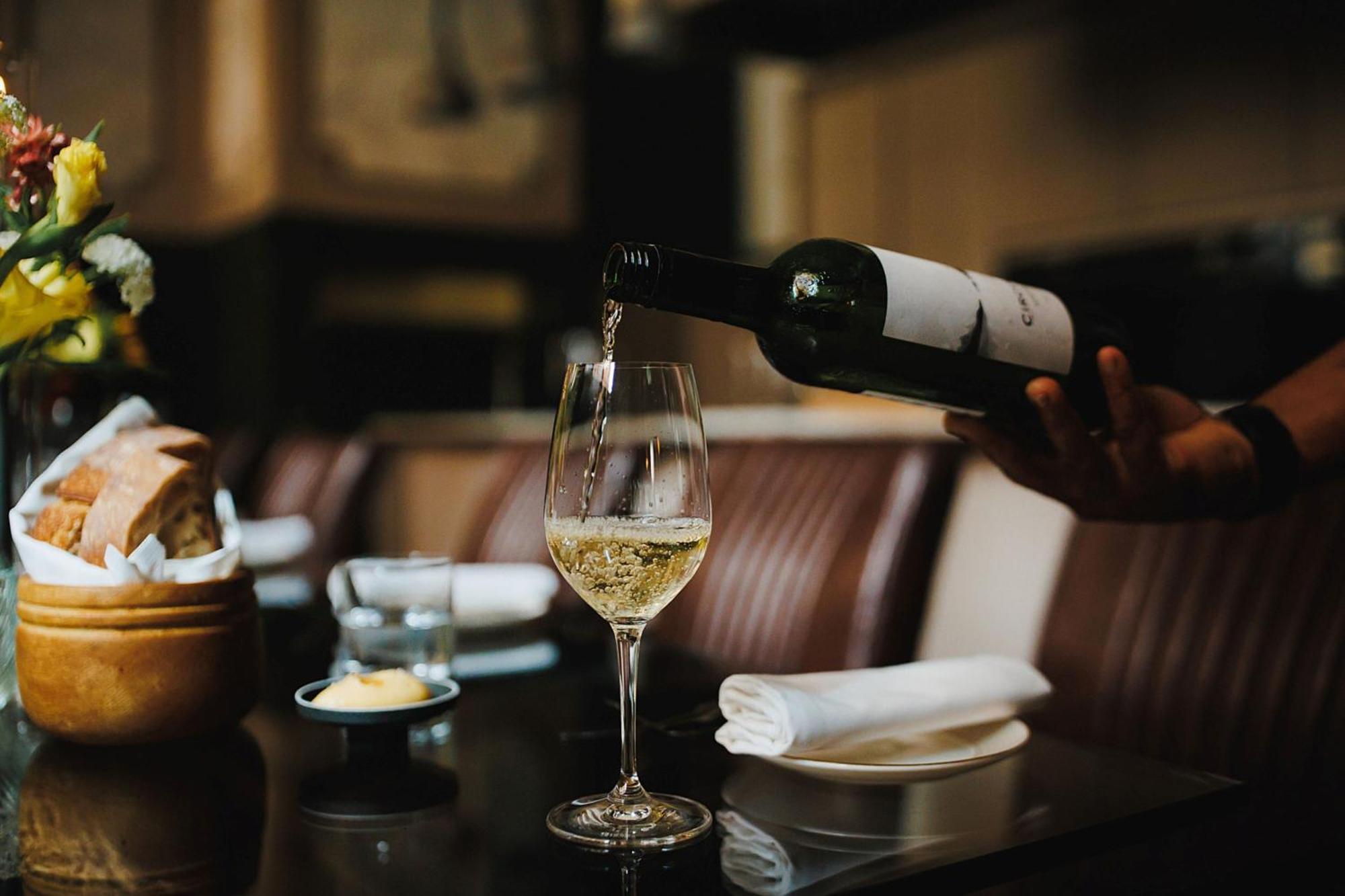 Stock Exchange Hotel, Manchester, Autograph Collection Екстер'єр фото Wine being poured
