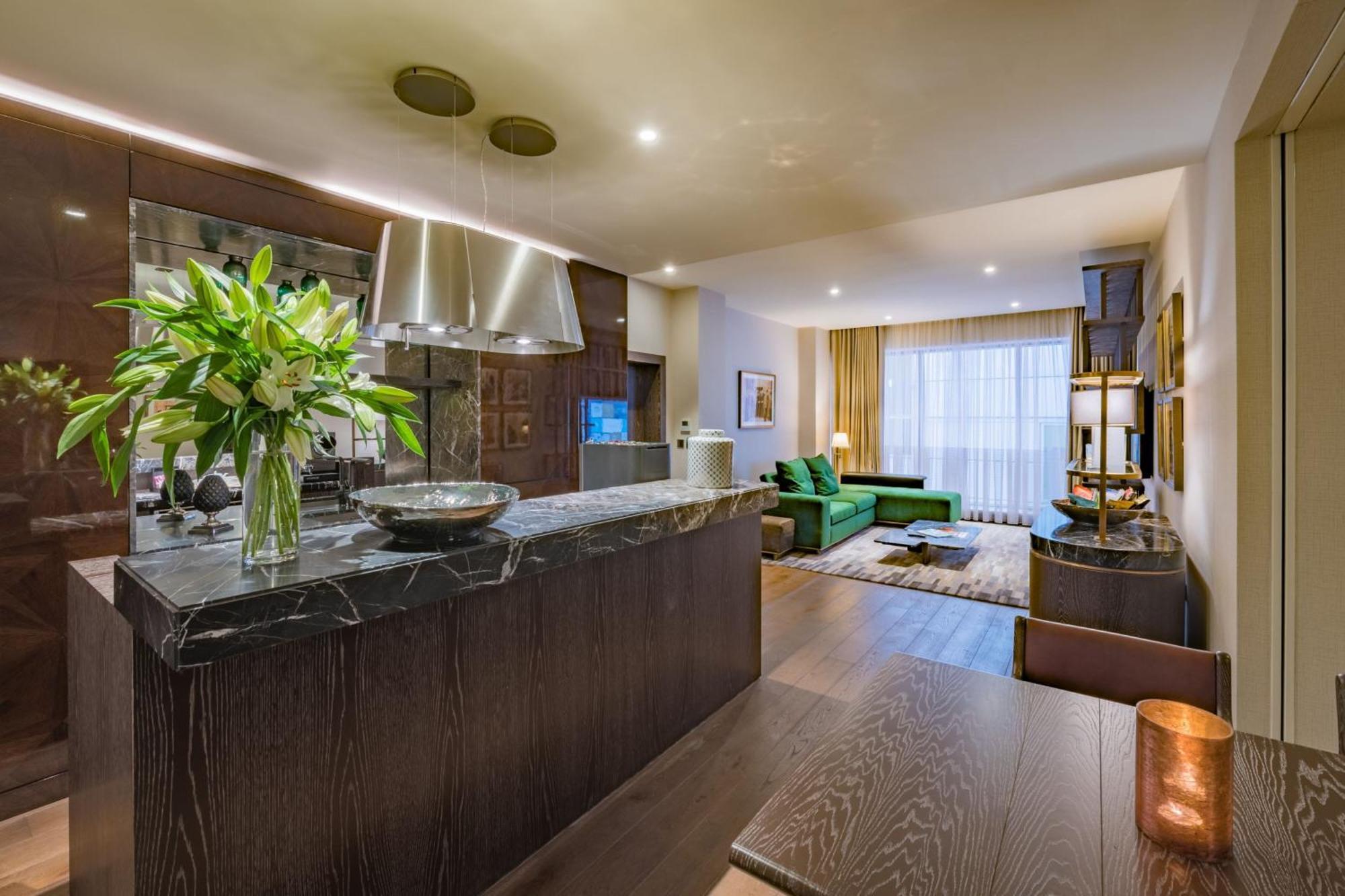 Stock Exchange Hotel, Manchester, Autograph Collection Екстер'єр фото The kitchen and living room of a two-bedroom apartment