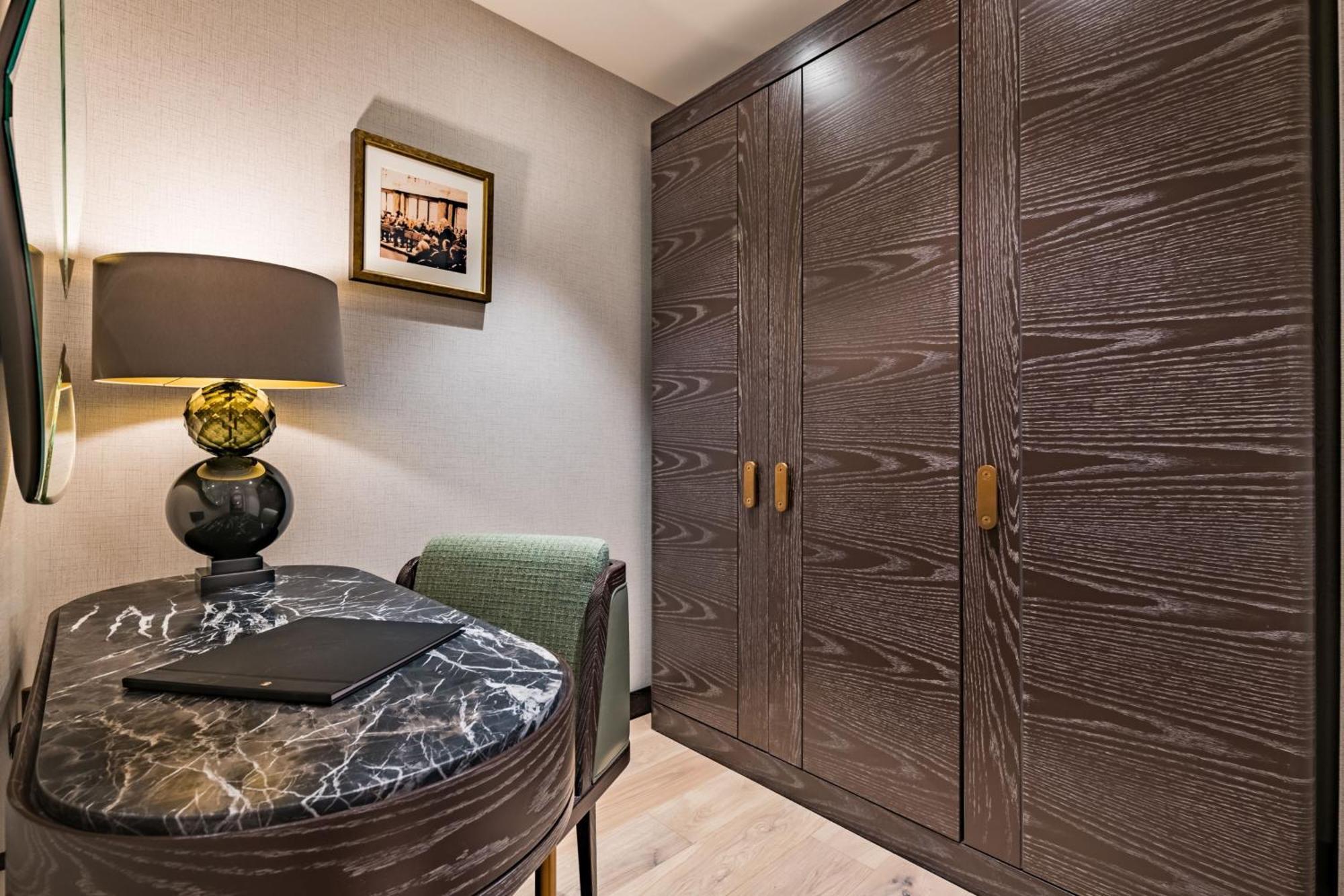 Stock Exchange Hotel, Manchester, Autograph Collection Екстер'єр фото A fitted wardrobe