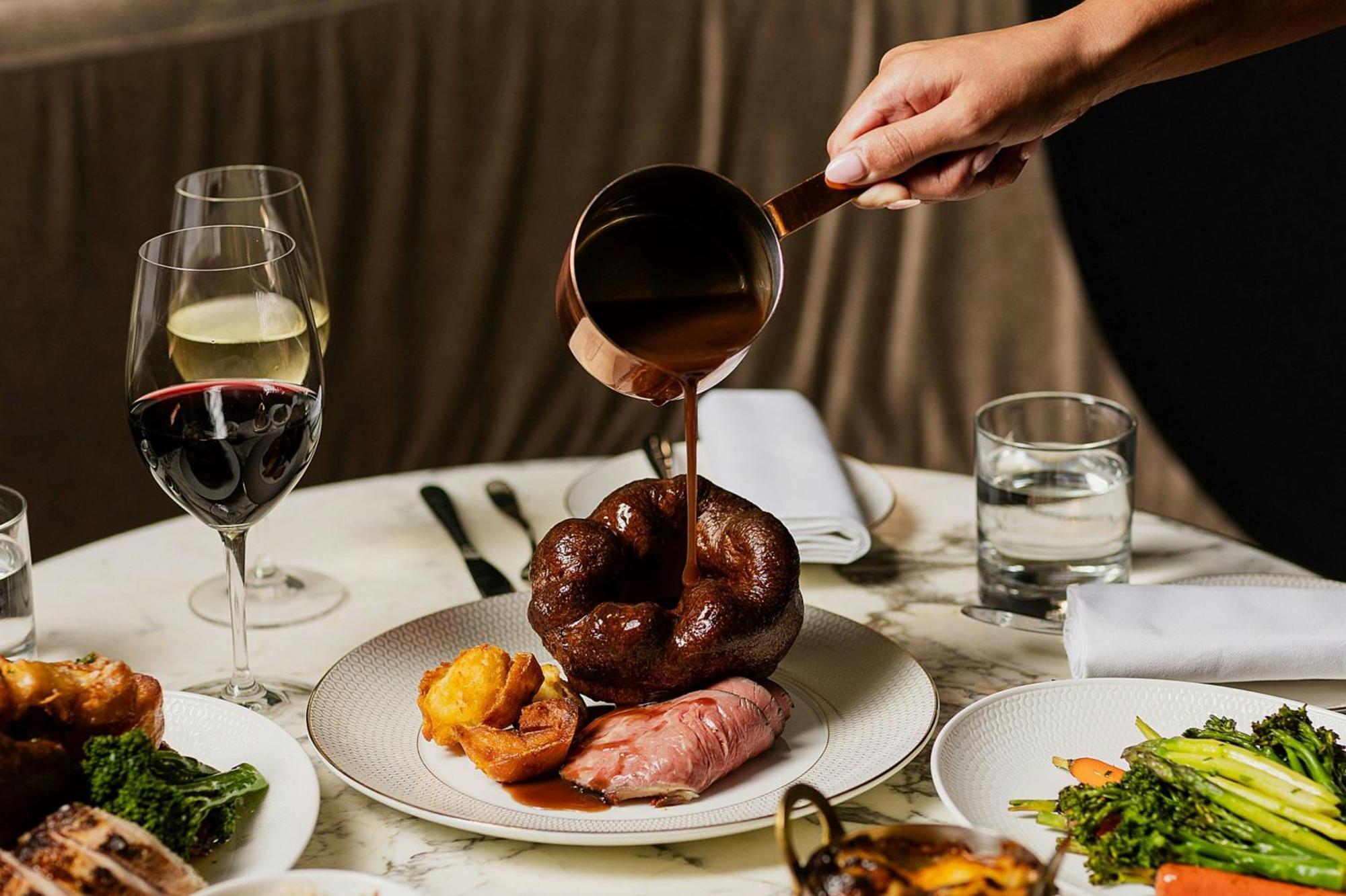 Stock Exchange Hotel, Manchester, Autograph Collection Екстер'єр фото A traditional Sunday roast